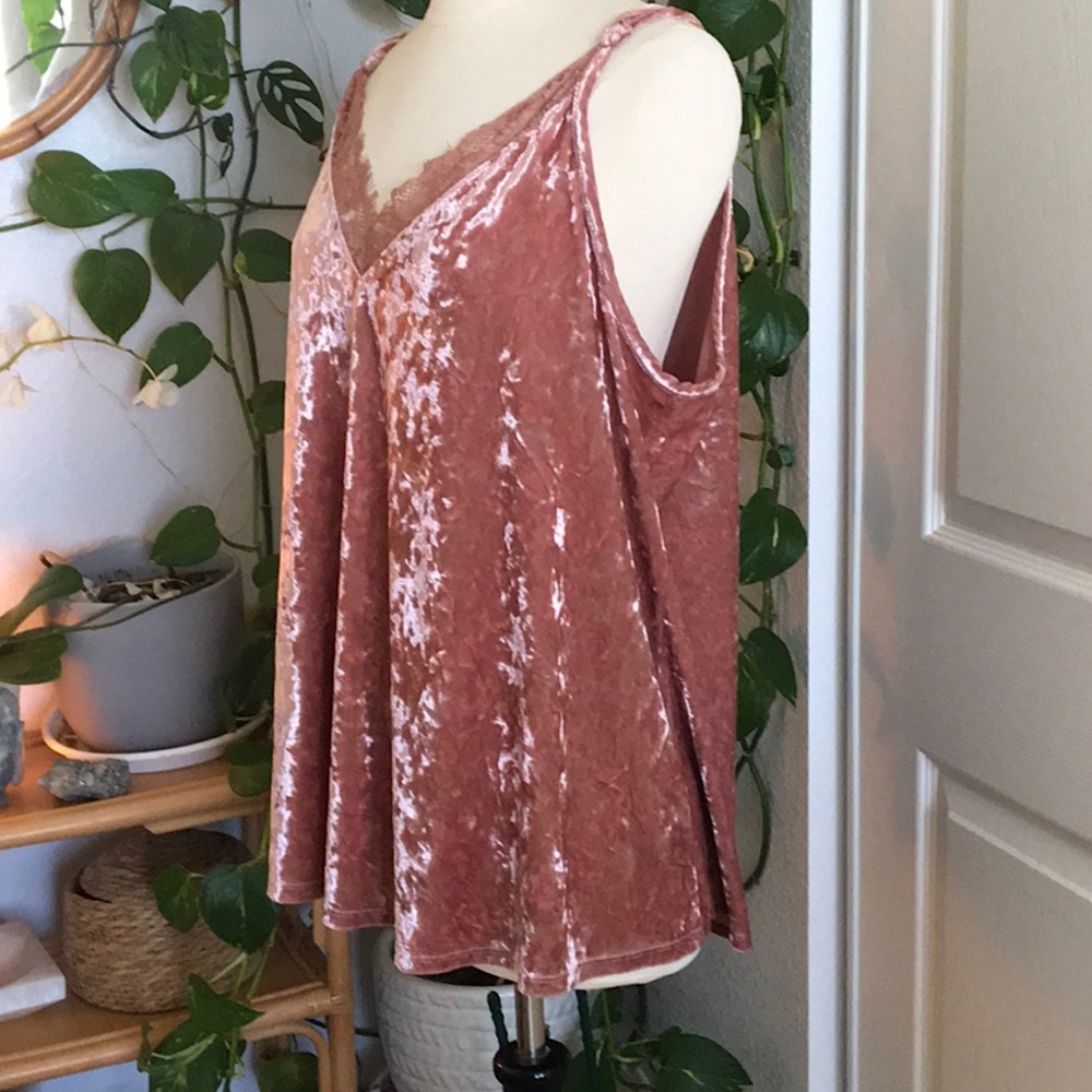 ✨💕Pink TORRID Shimmer Top Sleeveless ✨💕